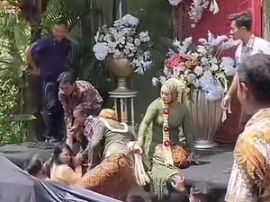 Pernikahan Viral Ada Insiden Panggung Roboh, Nasib Pengantinnya Tak Terduga