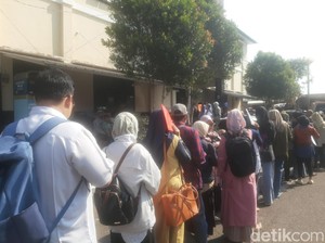 Warga Membeludak Urus SKCK di Polres Tasikmalaya