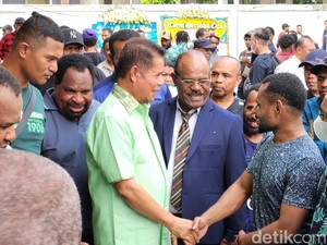 Pj Gubernur Papua Melayat ke Tempat Persemayaman Lukas Enembe di RSPAD