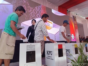 Warga dan KPPS Blitar Gelar Simulasi Pemungutan Suara Pemilu 2024