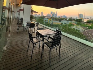 Sky View di Surabaya Ini Cocok untuk Dinner Romantis Malam Tahun Baru