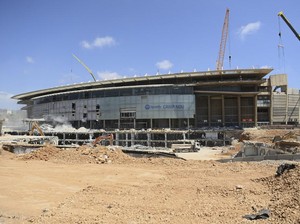 Mirisnya Nasib Kuli Proyek Renovasi Stadion Camp Nou Barcelona