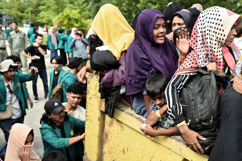 Aksi unjuk rasa untuk deportasi pengungsi Rohingya di Banda Aceh, Provinsi Aceh, Rabu (27/12/2023). (REUTERS/Riska Munawarah) Aksi unjuk rasa untuk deportasi pengungsi Rohingya di Banda Aceh, Provinsi Aceh, Rabu (27/12/2023). (REUTERS/Riska Munawarah)