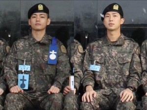 Potret V dan RM BTS Berseragam Militer