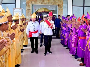 Jokowi Berterima Kasih Diberi Gelar Adat: Amanah Lindungi Warga Talaud