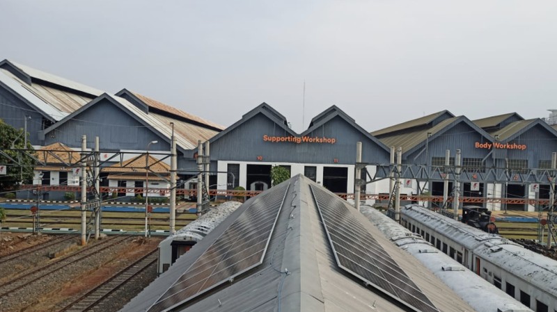 KAI pasang PLTS di gedung QC. (Dok. KAI)