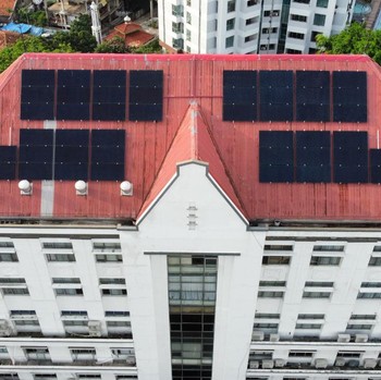 PLTS Nempel di Atap 40 Stasiun Kereta Api, Ini Penampakannya