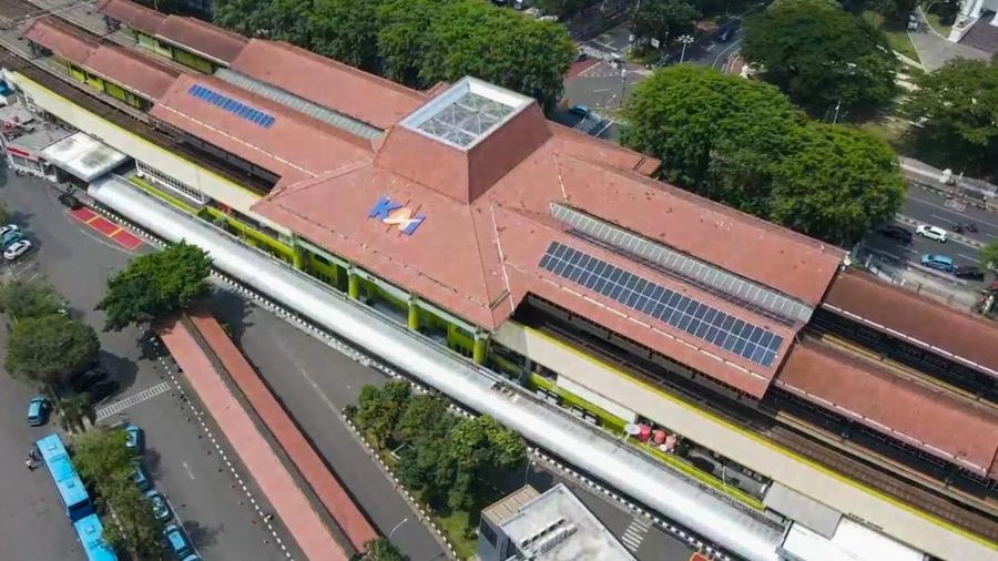 KAI pasang PLTS di Stasiun Gambir. (Dok. KAI)