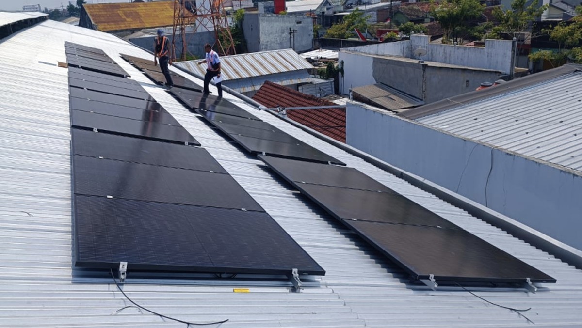 Pemerintah Targetkan 100 GW PLTS dalam 3 Tahun, Seberapa Realistis?