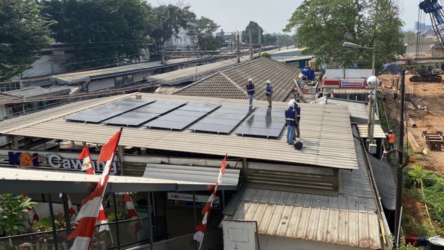 KAI pasang PLTS di Stasiun Cawang. (Dok. KAI)