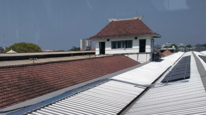 KAI pasang PLTS di gedung QC. (Dok. KAI)
