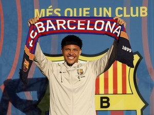 Vitor Roque Gak Follow Ronaldo Lagi, Dilarang Barcelona?
