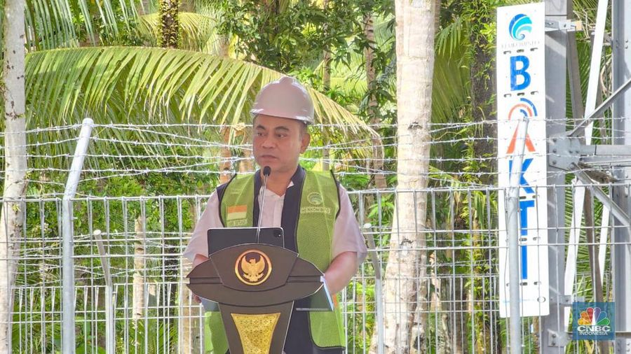 Presiden Joko Widodo meresmikan Pengoperasian Sinyal BTS 4G BAKTI dan Akses Internet di Daerah 3T serta pengoperasian Integrasi Satria-1 di Kepulauan Talaud, Sulawesi Utara, pada hari Kamis (28/12/2023). (CNBC Indonesia/Kartini Bohang)