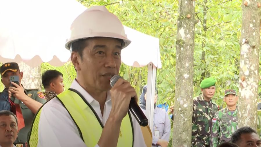 Presiden Joko Widodo saat menghadiri peresmian Pengoperasian BTS 4G BAKTI Kominfo dan Integrasi SATRIA-1. (YouTube/Sekretariat Presiden)
