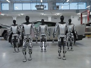 Elon Musk Pamerkan Optimus, Robot yang Bisa Asuh Anak