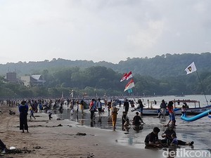 Gemuruh di Pangandaran Kala Fajar Datang