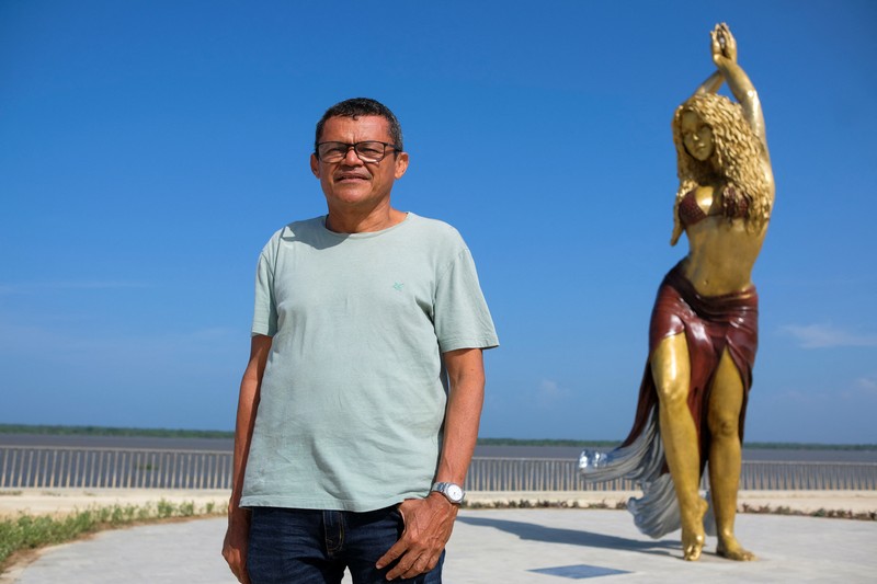 Patung penyanyi Kolombia Shakira berdiri di Gran Malecon de Barranquilla, di Barranquilla, Kolombia, 27 Desember 2023. Patung penyanyi Kolombia Shakira berdiri di Gran Malecon de Barranquilla, di Barranquilla, Kolombia, 27 Desember 2023. (REUTERS/Carlos Parra Rios)