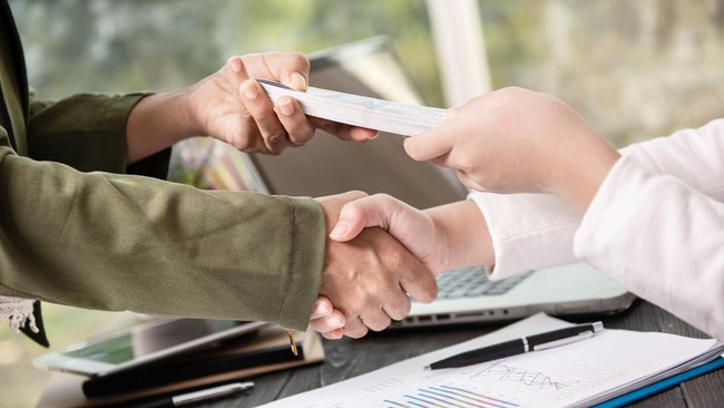 Perang Bikin Kapal Mandek di Selat Hormuz, Asuransi Kena Risiko Ini