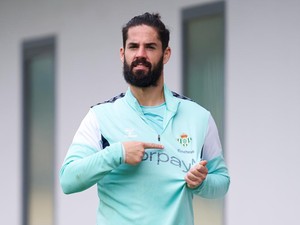 Bersama Real Betis, Isco Terlahir Kembali