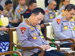 Momen Kapolri Sibuk Mencatat Saat Terima Masukan hingga Kritik Pedas