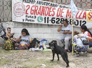 Mirisnya Krisis Argentina, Warga Rela Mulung Sampah Demi Bisa Makan