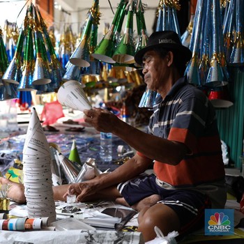 Jelang Ganti Tahun, Penjual Trompet Musiman Padati Jakarta