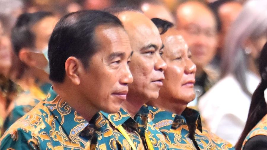 Presiden RI Joko Widodo, Menkominfo Budi Arie Setiadi, Menhan Prabowo, dalam Perayaan Natal, Rabu (27/12/2023) di Surabaya.