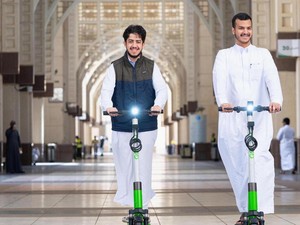 Arab Saudi Izinkan Skuter dan Sepeda Listrik di Mekkah dan Tempat Suci