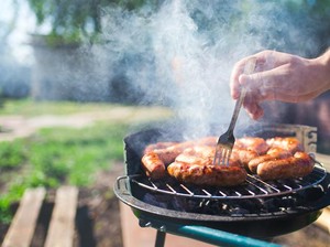 5 Tips Membuat Sosis Bakar yang Empuk Juicy untuk Pesta BBQ