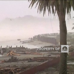 Video: Bak Tsunami! Ombak Besar Hantam Pesisir California