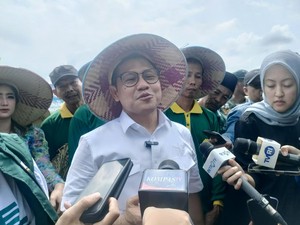 Cak Imin Ngaku Dapat Laporan Ada Kaus 02 saat Gus Miftah Bagi-bagi Uang