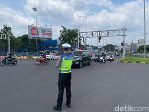 2 Jam, 2.537 Kendaraan Melintas Exit Tol Singosari di Libur Tahun Baru