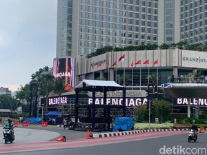 Jelang Malam Tahun Baru 2024, Panggung Dekat Bundaran HI Mulai Dibangun