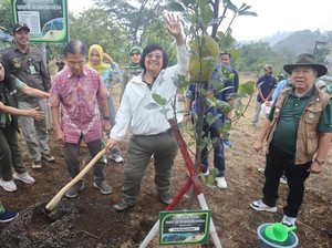 Area Tidak Produktif di Taman Safari Disulap Jadi Hutan Pakan Satwa