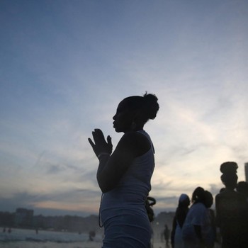 Jelang Ganti Tahun, Warga Brazil Gelar Ritual untuk Dewi Laut