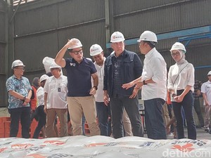 Wamen BUMN-Dirut Bulog Cek Beras di Gudang Kelapa Gading, Stok Aman?
