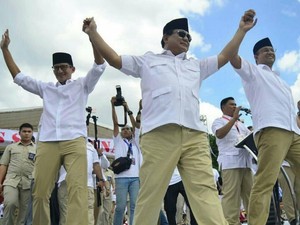 Di Balik Aksi Fahri Unggah Foto Lawas Prabowo Gandeng Anies-Sandi