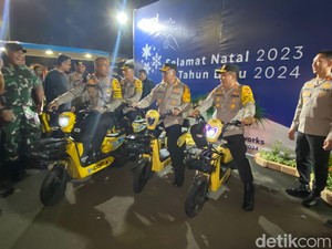 Naik Sepeda Listrik, Kapolda Metro Pantau Malam Tahun Baru di Ancol