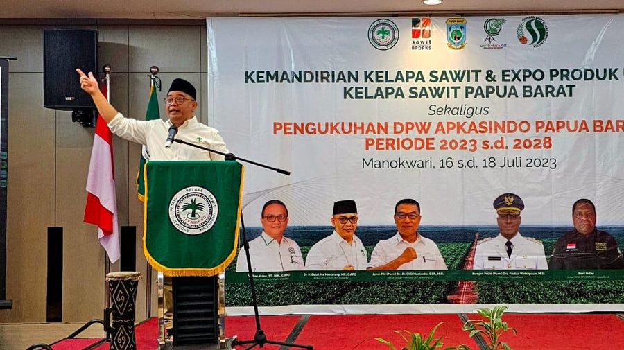 Pengukuhan DPW APKASINDO Papua Barat Periode 2023-2028. (Dok. Kementan)