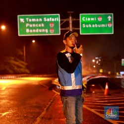 Siang One Way Arah Jakarta, Kendaraan Menuju Puncak Disetop