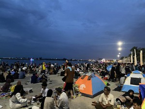 Warga Dirikan Tenda di Ancol Sambut Tahun Baru, Ini Penampakannya