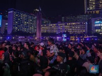 Ribuan Warga Padati Bundaran HI Jelang Malam Ganti Tahun