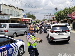 Jalur Kuningan Padat, Polisi Lakukan Rekayasa Lalu Lintas