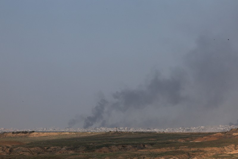 Beberapa roket yang ditembakkan dari Jalur Gaza menargetkan Tel Aviv dan Israel selatan saat negara itu merayakan Tahun Baru pada hari Senin. (Tangkapan Layar Video Reuters)