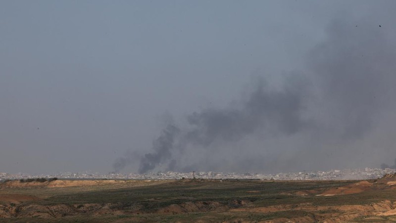Beberapa roket yang ditembakkan dari Jalur Gaza menargetkan Tel Aviv dan Israel selatan saat negara itu merayakan Tahun Baru pada hari Senin. (Tangkapan Layar Video Reuters)
