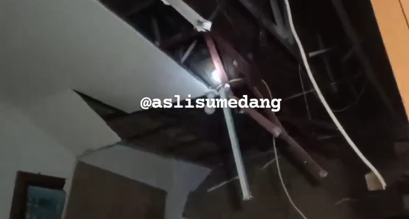 Gempa bumi berkekuatan magnitudo 4,8 yang mengguncang wilayah Kabupaten Sumedang, Minggu (31/12/2023) mengakibatkan kerusakan sejumlah bangunan. (Dok. BNPB)
