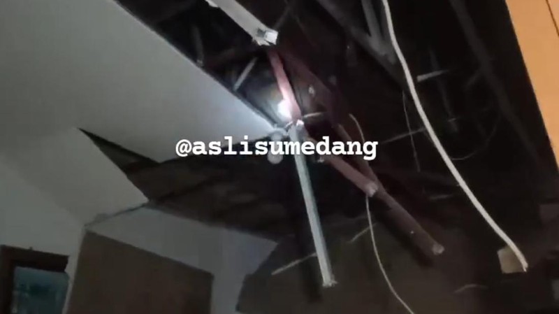 Gempa bumi berkekuatan magnitudo 4,8 yang mengguncang wilayah Kabupaten Sumedang, Minggu (31/12/2023) mengakibatkan kerusakan sejumlah bangunan. (Dok. BNPB)