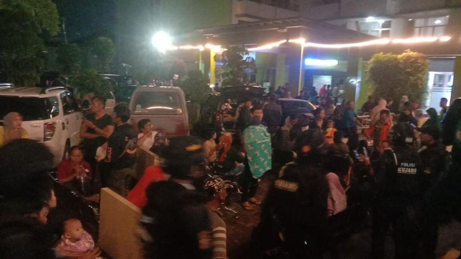 Gempa bumi berkekuatan magnitudo 4,8 yang mengguncang wilayah Kabupaten Sumedang, Minggu (31/12/2023) mengakibatkan kerusakan sejumlah bangunan. (Dok. BNPB)