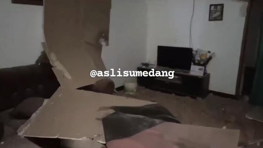 Gempa bumi berkekuatan magnitudo 4,8 yang mengguncang wilayah Kabupaten Sumedang, Minggu (31/12/2023) mengakibatkan kerusakan sejumlah bangunan. (Dok. BNPB)