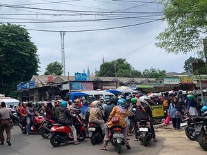 Jalanan Macet, Wisatawan Ragunan Memilih Pulang Jalan Kaki